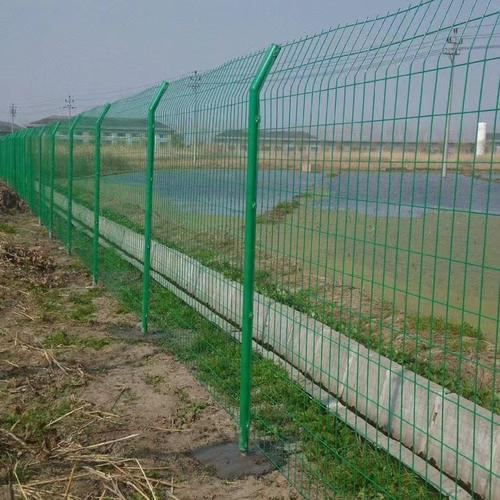 双边丝护栏网适用场景全解析 防护耐用，山林养殖皆相宜